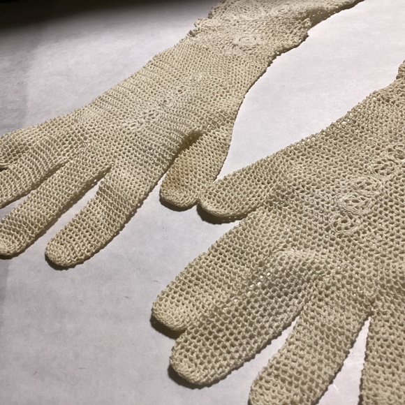 Victorian vintage crochet gloves Longer style - Picture 7 of 10